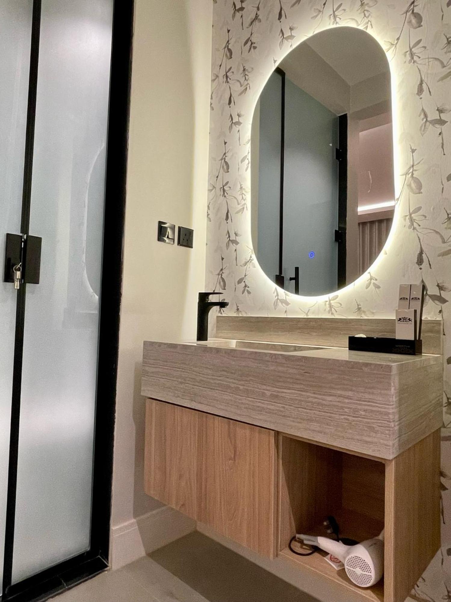 Apartment C Living - Executive - Aqiq