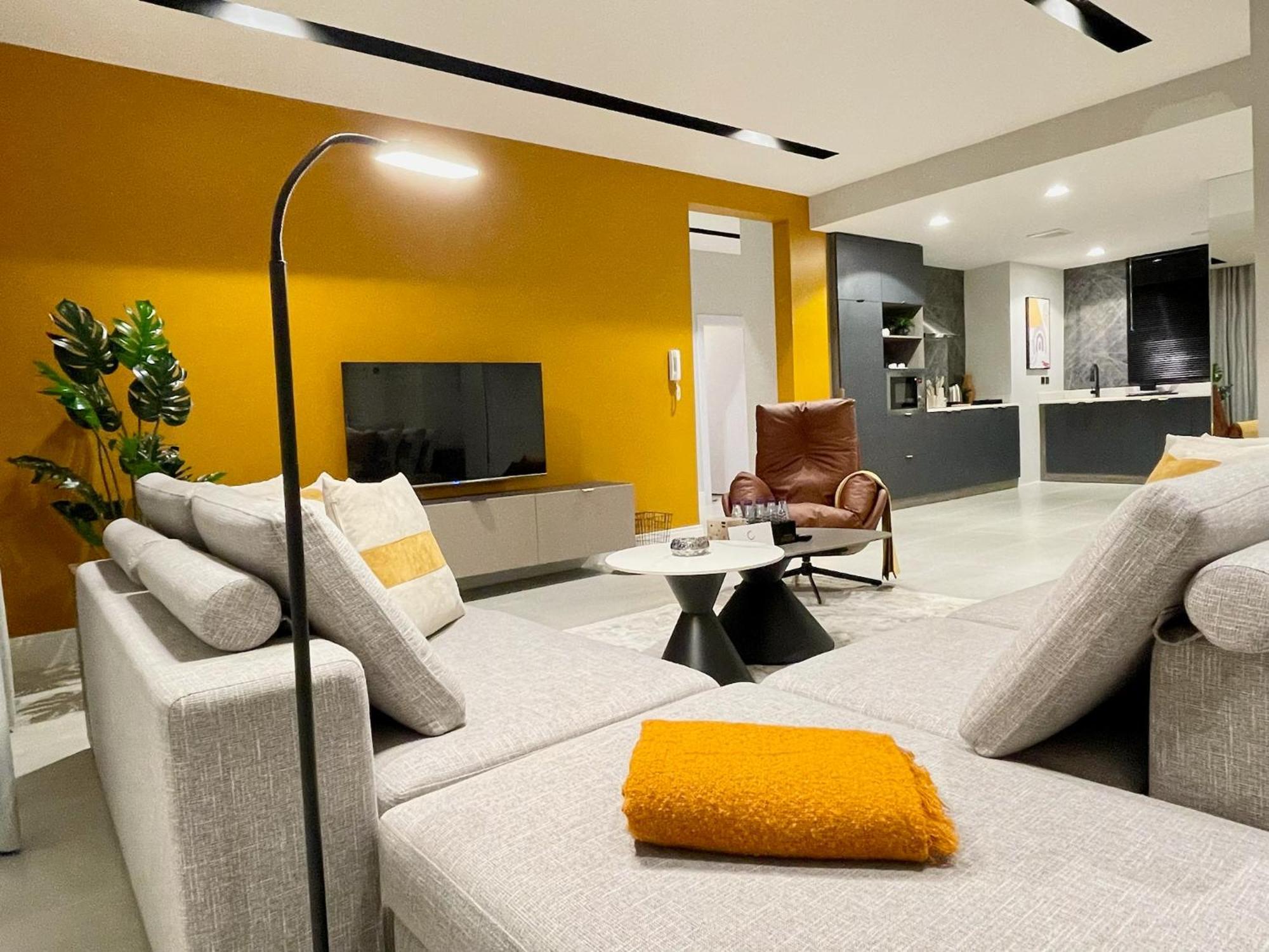 C Living - Executive - Aqiq *